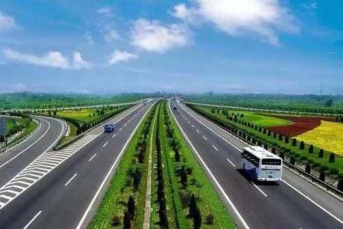 市交通运输局工作布置会上获悉,今年桂林市公路项目投资预计达140亿元
